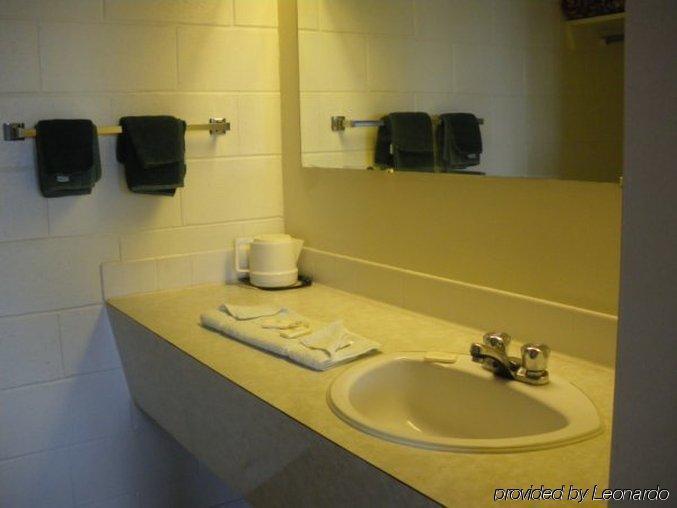 Caravan Motel Fort St. John Room photo